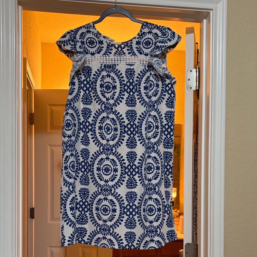 SHEIN Blue and White Patterned